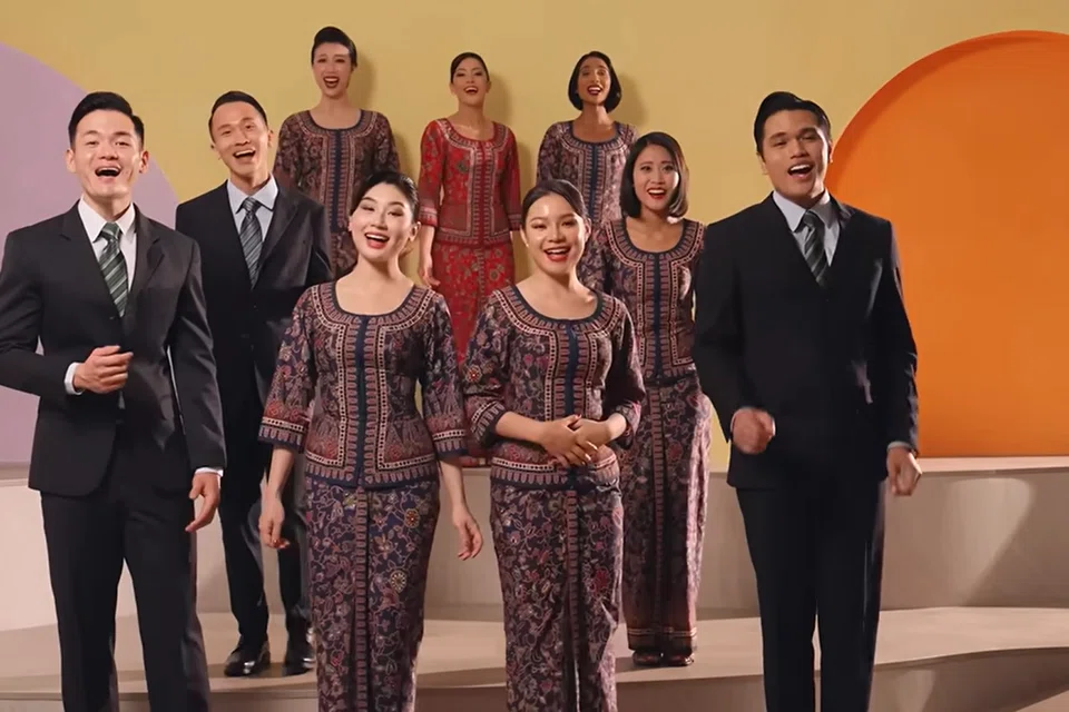 Some of the songs in the medley include Munnaeru Vaalibaa and Semoga Bahagia.