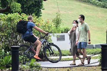 A couple in mask seen during the haze at Robertson Quay at about 12pm on Sept 14, 2026.
