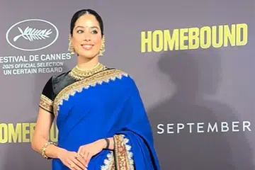Janhvi Wears Sridevi’s Saree at Premiere