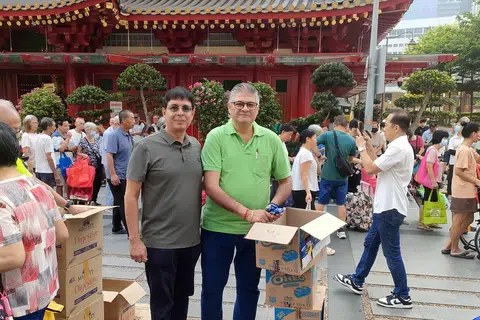 An Intercommunal Charity Lifeline in Chinatown