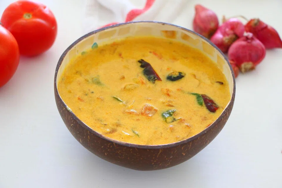 Tomato yogurt curry