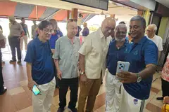 SloMo cricket players and supporters with President Tharman Shanmugaratnam.
