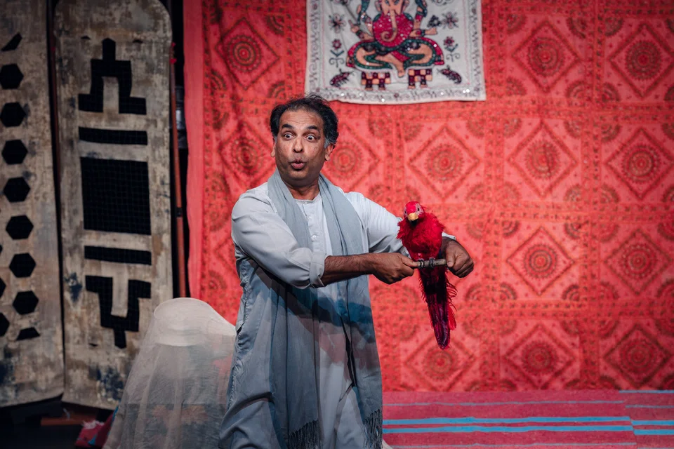 Guru of Chai by the Indian Ink Theatre Company stars Jacob Rajan, who plays all 17 characters in the play.