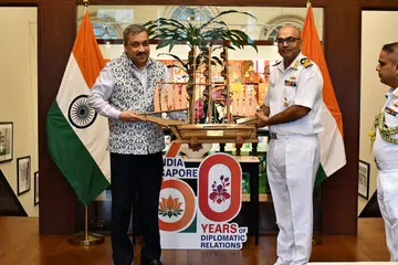 The opening ceremony included cross-deck visits and professional exchanges. 