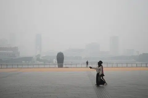 Worsening Haze Prompts Some Schools to Suspend Outdoor Activity