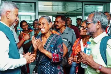 India’s External Affairs Minister S. Jaishankar meeting the group of 21 Tamil Nadu pilgrims.