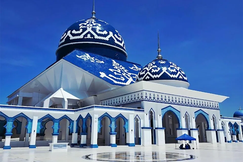 Masjid Agung Raja Hamidah Kota Batam.