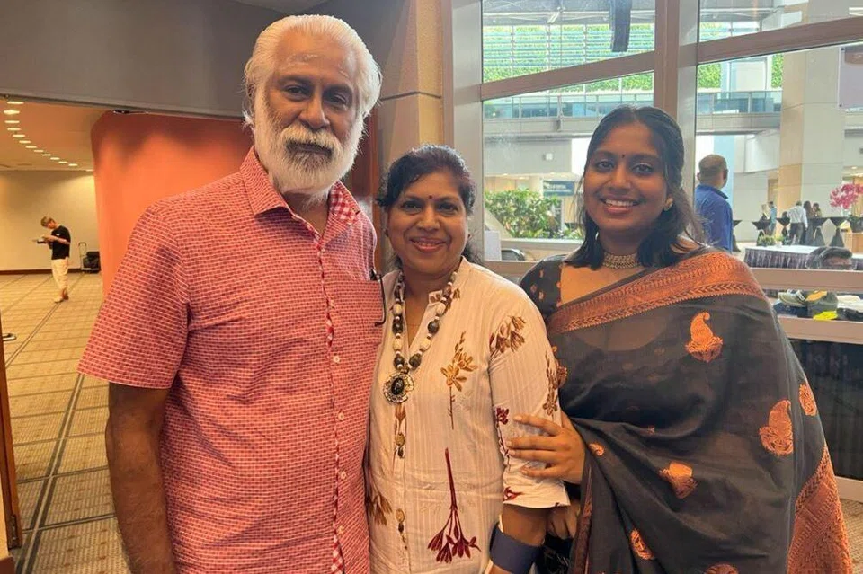 Award winner G. Suthershinii with her parents.