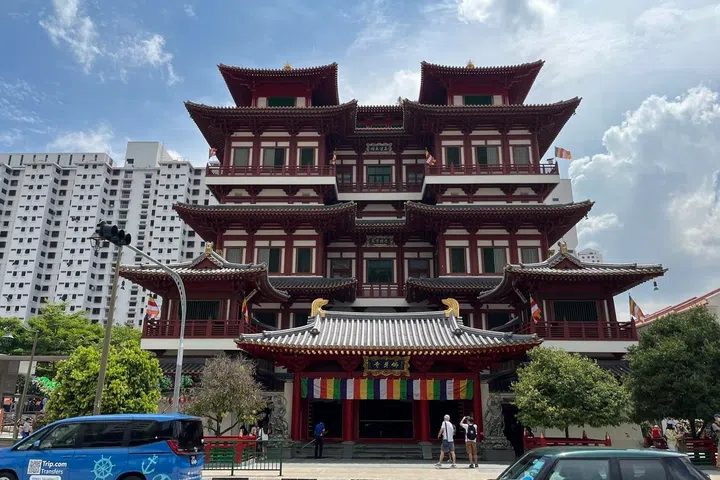 The sacred Buddha Tooth Relic Temple and Museum in Chinatown, Singapore.