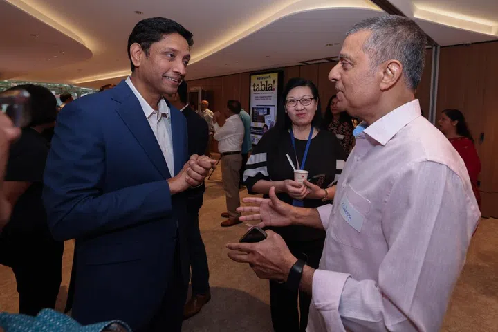 Minister of State for Culture, Community and Youth, and Manpower Dinesh Vasu Dash interacting with one of tabla!’s founding editors Pradeep Paul at tabla!’s relaunch on Nov 19.