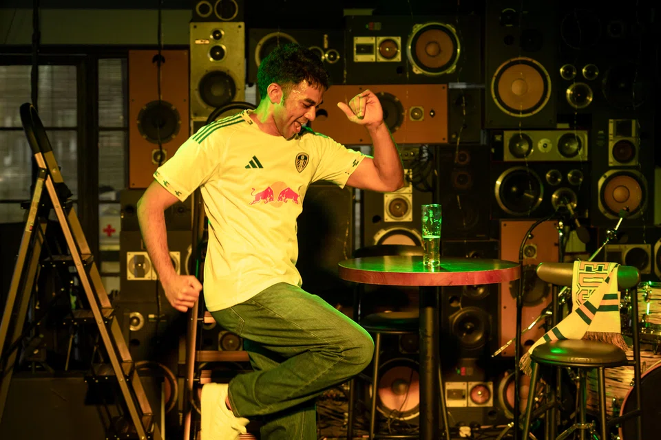 Audiences can dine and have a pint during the show as it takes place in a bar as opposed to a regular theatre.