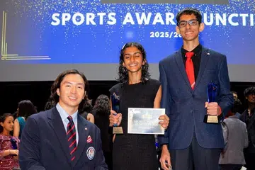Chief guest Toh Wei Soong with Sportsperson of the Year (Junior) Trisha Vishnuprasad (basketball, athletics, football) and the Senior title winner Aswath Deepak Ramachandran (athletics, basketball, tennis).