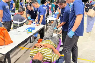 SIT students conducting personalized physiotherapy sessions for migrant workers at Penjuru Recreation Centre as part of the institute’s 10 Acts for Good initiative.
