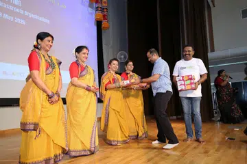 Mr Sanyam Joshi, First Secretary (Economic), High Commission of India, presenting boxes of mangoes to dancers from Bengali Sarbojonin Society Singapore.
