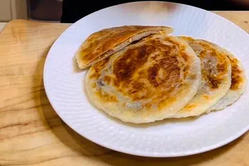 Hotteok made with instant prata dough.