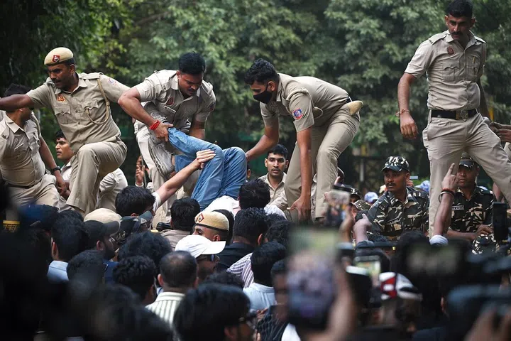 Protesters scuffle with security personnel during a march demanding the resignation of Chief Election Commissioner of India Gyanesh Kumar in New Delhi on Oct 12.