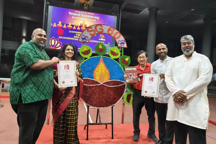 The record-setting artwork, recognised by the Singapore Book of Records, took centre stage at this year’s Deepavali Kondattam, held at the Jurong Spring CC Multi-Purpose Hall and Covered Activity Plaza.