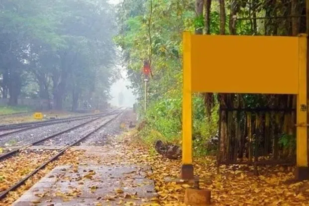 இரு கிராமங்கள் மோதல்: இந்தியாவில் இயங்கும் பெயரில்லா ரயில் நிலையம்