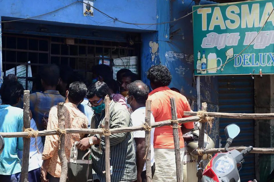 தமிழகம் முழுவதும் 500 மதுபானக் கடைகளை மூடும்படி டாஸ்மாக் நிர்வாகம் 2022 ஜூன் 20ஆம்தேதி உத்தரவிட்டது. 
