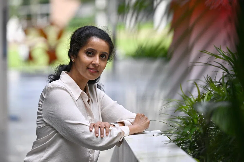 நன்யாங் தொழில்நுட்பப் பல்கலைக்கழக எரிபொருள் ஆய்வு நிலையத்தின் நிர்வாக அதிகாரி மாதவி ஸ்ரீனிவாசன். 