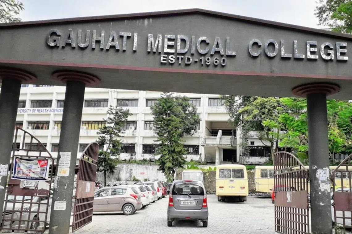 கௌஹாத்தியில் பச்சிளம் குழந்தை தவறி விழுந்ததால் தாதி கைது