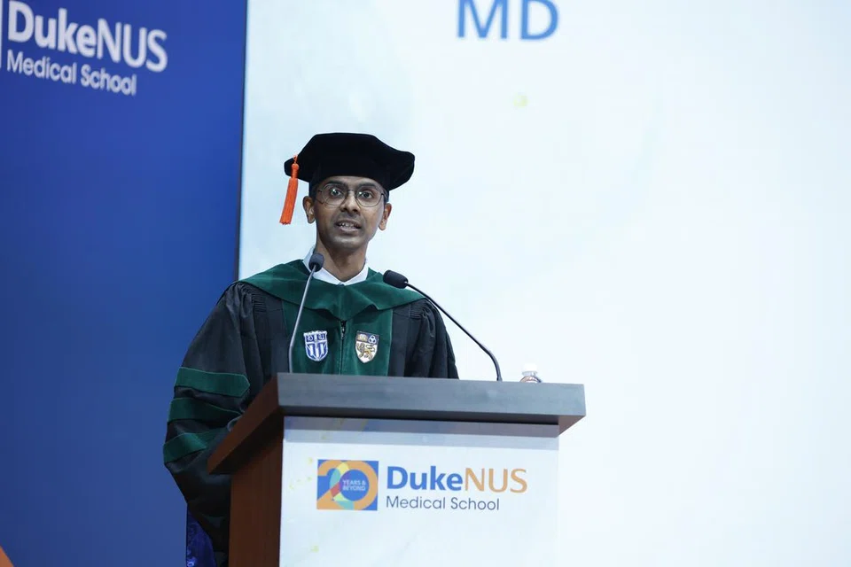 மருத்துவராகத் தகுதிபெற்ற டாக்டர் மணி ஹேமபிரசாத், 29.