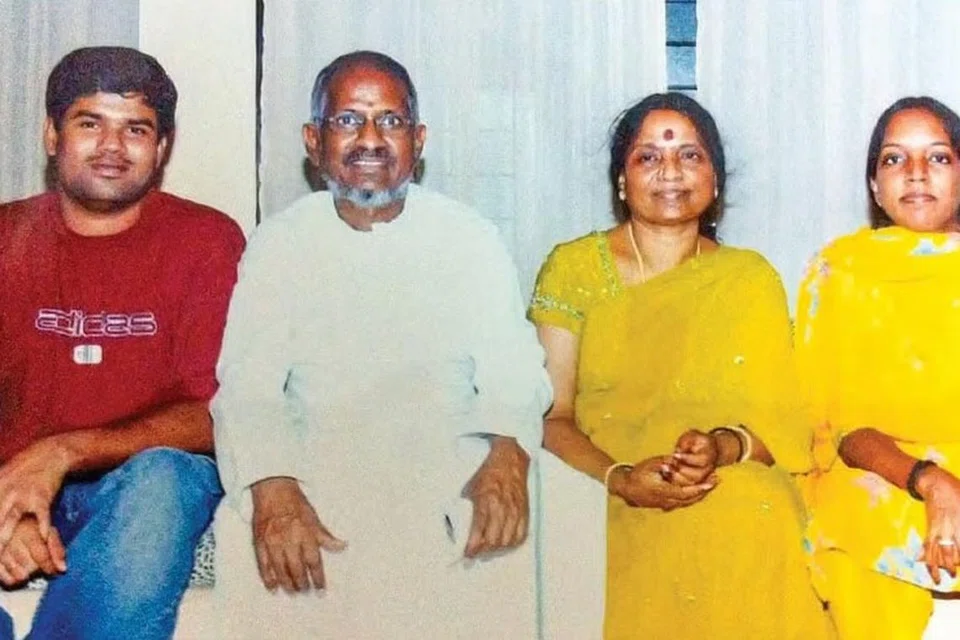 பெற்றோர், கணவருடன் பவதாரிணி.