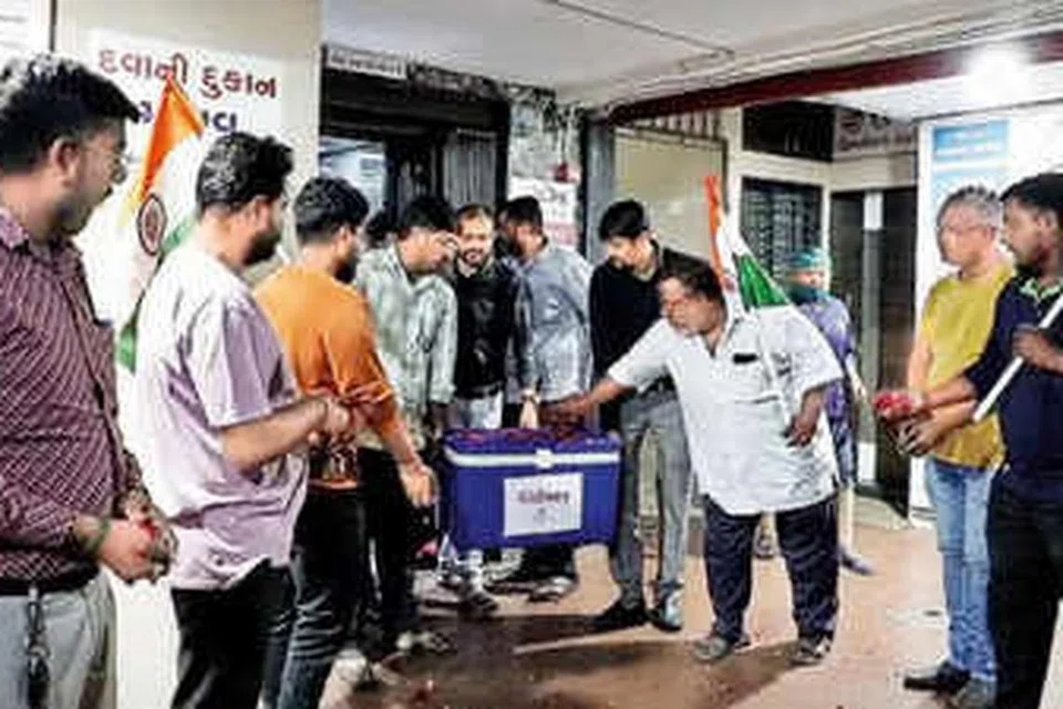 மூளைச்சாவு ஏற்பட்டது உறுதிசெய்யப்பட்டதைத் தொடர்ந்து குழந்தையின் சிறுநீரகங்கள், விழி வெண்படலம், மண்ணீரல் உள்ளிட்ட உறுப்புகள் அறுவை சிகிச்சை மூலம் எடுக்கப்பட்டன.