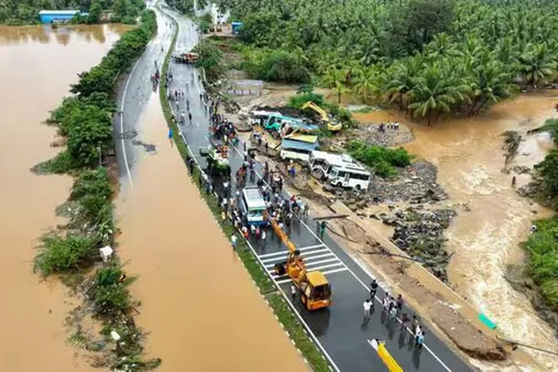 வெள்ள பாதிப்பு: குடும்பங்களுக்கு தமிழக அரசு நிவாரண நிதி; அனைத்து உதவியையும் வழங்க மோடி உறுதி 