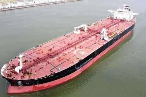 ஓ‌ஷன் தண்டர் கப்பல்.