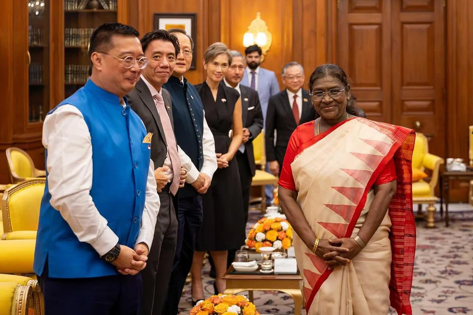 இந்தியா சென்றுள்ள சிங்கப்பூர் அமைச்சர்கள் குழுவினர் புதன்கிழமை (ஆகஸ்ட் 13) இந்திய அதிபர் திரௌபதி  முர்முவைச் சந்தித்தனர்.