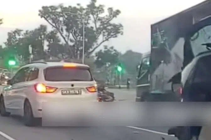 மோசமான சாலை விபத்தில் நால்வர் மருத்துவமனையில் அனுமதி