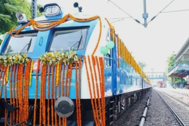இந்தியாவின் முதல் ஹைட்ரஜன் ரயில்: பிரதமர் மோடி தொடங்கி வைத்தார்