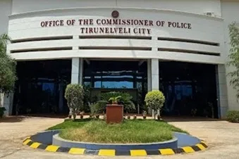 சமூக ஊடகங்களில் பிரச்சினைக்குரிய பதிவுகளை வெளியிட்ட 105 பேர் கைது