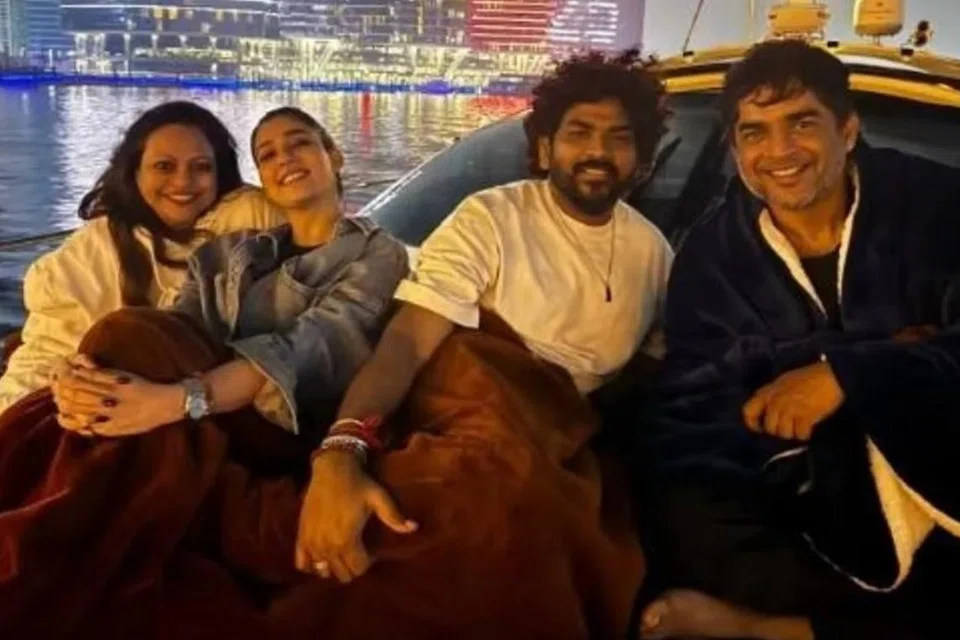 (இடமிருந்து) சரிதா, நயன்தாரா, விக்னேஷ் சிவன், மாதவன்.