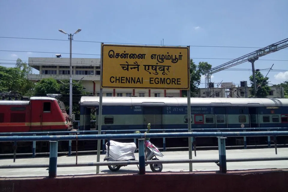 சென்னை எழும்பூர் - கொல்லம் இடையிலான சிறப்பு ரயில் குறித்த அறிவிப்பு பிற்பகல் வெளியான நிலையில், அதற்கான பயணச்சீட்டுகள் முற்பகலிலேயே விற்றுத் தீர்ந்துவிட்டதாகக் கூறப்படுகிறது.