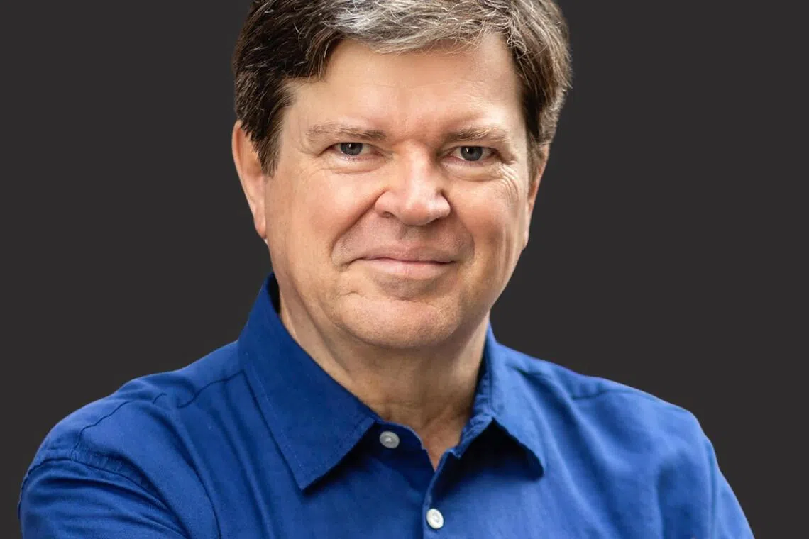 சிங்கப்பூரில் $1.3 பில்லியன் திரட்டினார் ஏஐ முன்னோடி