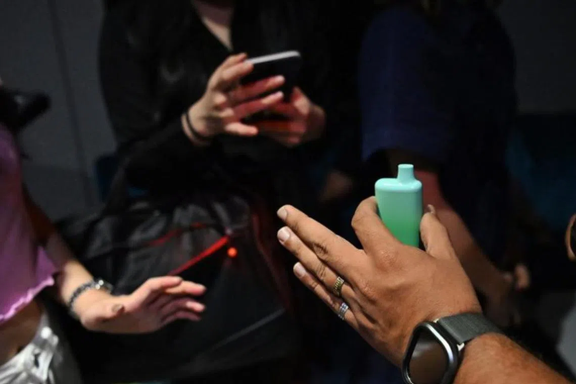 மின்சிகரெட்டுகள் குறித்து புகார் அளிக்க மேம்பட்ட சேவை