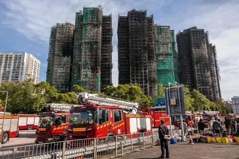 வாங் ஃபுக் கோர்ட் குடியிருப்பு வளாகத்தில் ஏற்பட்ட தீ விபத்தில் குறைந்தது 128 பேர் பலியானது, 1980ஆம் ஆண்டுக்குப் பிறகு உலகில் ஏற்பட்ட கட்டடத் தீ விபத்துகளிலேயே மிகவும் கொடியதாகும்.