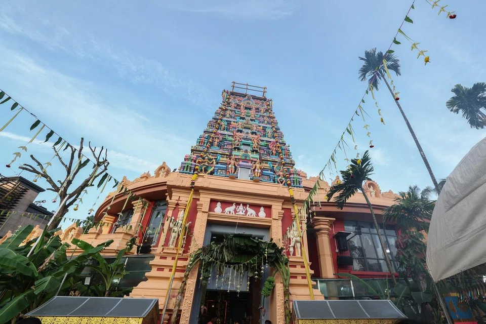 குடமுழுக்கு நிறைவுபெற்றுப் புதுப்பொலிவுடன் காட்சியளிக்கும் ஸ்ரீ அரசகேசரி சிவன் கோயில்.