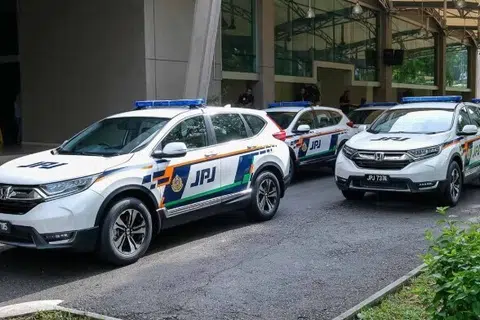 மலேசியச் சாலைகளில் சோதனையில் ஈடுபடும் சாலைப் போக்குவரத்துத் துறை வாகனங்கள்.