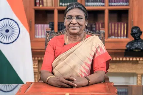 அதிபர் திரௌபதி முர்மு.