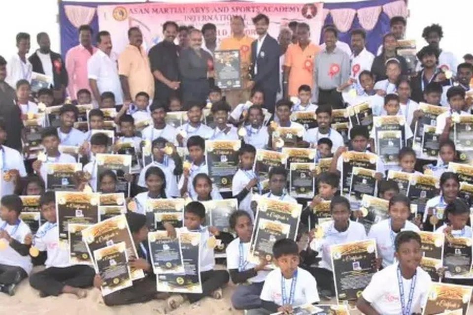 நிகழ்ச்சியின் முடிவில் பங்கேற்ற அனைத்து மாணவர்களுக்கும் பயிற்சிப் பள்ளிக்கும் சான்றிதழும் பதக்கமும் வழங்கப்பட்டன.
