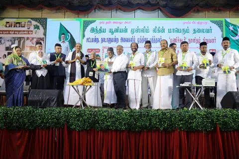 இந்திய யூனியன் முஸ்லிம் லீக் சென்னையில் ஏற்பாடு செய்த அப்துஸ் ஸமத் நூற்றாண்டுத் தொடக்க விழாவில் சிங்கப்பூர் செம்மொழி இதழின் ஆசிரியர் எம். இலியாஸ் எழுதிய ‘உலக அரங்கில் சிராஜுல் மில்லத்’ நூலை, லீக்கின் தேசியத் தலைவரான பேராசிரியர் கே. எம். காதர் மொகிதீன் வெளியிட்டார். திராவிடர் கழகத் தலைவர் கி.வீரமணி சிறப்புப் பிரதியைப் பெற்றுக்கொண்டார்.