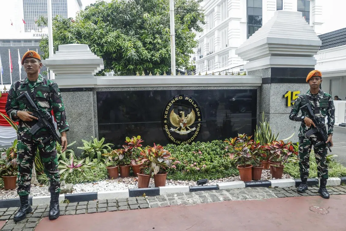 இந்தோனீசிய ஆர்ப்பாட்டத்தைக் கலைக்க கண்ணீர்ப்புகை வீச்சு, ஒருவர் காயம்