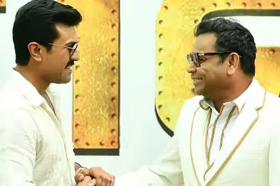 நடிகர் ராம் சரணுடன் இசைப்புயல் ஏ.ஆர்.ரஹ்மான்.