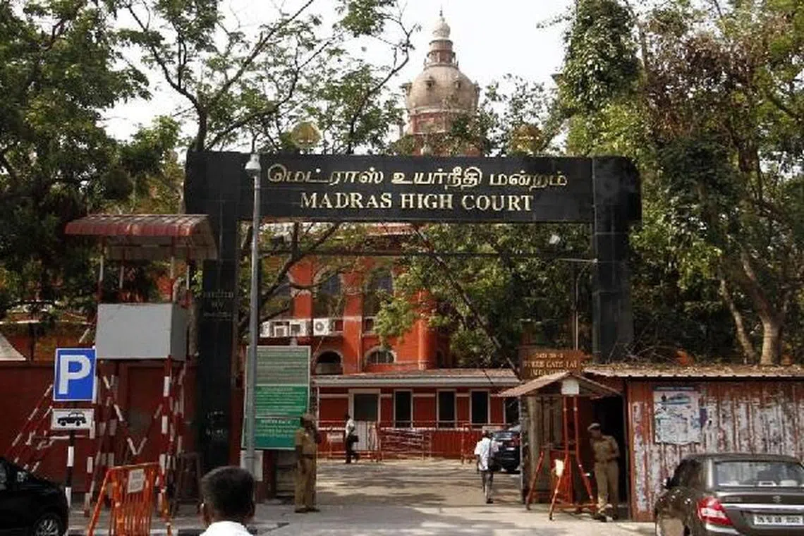 அதிமுக உட்கட்சி விவகாரம் குறித்து தேர்தல் ஆணையம் விசாரிக்கலாம்: உயர்நீதிமன்றம்