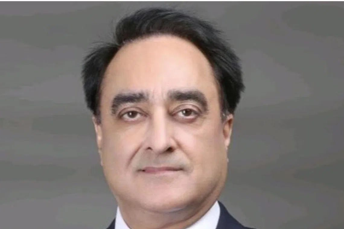 ஏர் இந்தியா விபத்து விசாரணை: முன்னாள் விமானி இணைப்பு