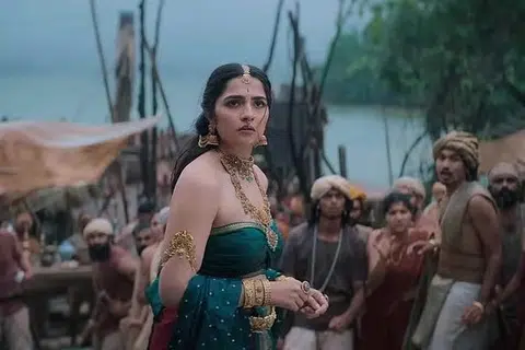 ‘காந்தாரா சாப்டர் 1’ படத்தில் ருக்மினி வசந்த்.