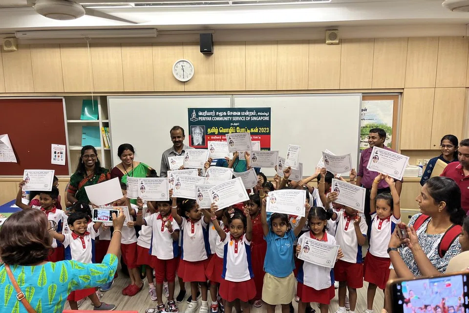 பாலர் பள்ளிகளில் இருந்து 37 மாணவர்கள் கலந்துகொண்டு  மழலை மொழியில் அமரர் திரு லீ குவான் இயூவை பற்றி  பேசினார்கள்.